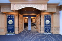 PANEL BY PANEL PAMERAN EVOLUSI MATAWANG