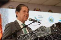 PERASMIAN PAMERAN KAZAKSTAN GOLDEN MAN