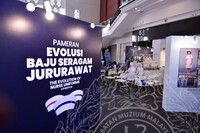 BICARA PAMERAN EVOLUSI BAJU SERAGAM JURURAWAT