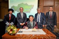 PERASMIAN PAMERAN KAZAKSTAN GOLDEN MAN