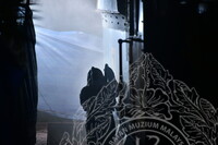 PEMANTAUAN DAN DOKUMENTASI KERJA SANDBLASTING LOKOMOTIF WAP 531.01 DI MUZIUM NEGARA