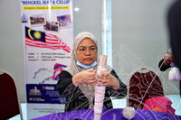 BENGKEL IKAT & CELUP EKSPRESI WARNA JALUR GEMILANG DI MUZIUM TEKSTIL