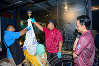 MENGAMBIL GAMBAR UNTUK PEMBUBARAN PAMERAN RAJA KITA