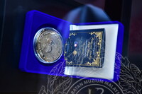 PANEL BY PANEL PAMERAN EVOLUSI MATAWANG