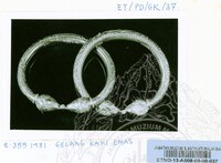 Perhiasan Diri Gelang Kaki