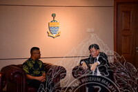 HMA 2024 - PENYERAHAN CENDERAMATA KEPADA CM PULAU PINANG DARI JMM