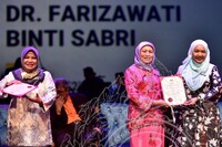 MAJLIS ANUGERAH PERKHIDMATAN CEMERLANG 2019 SEKTOR KEBUDAYAAN PERINGKAT ZON TENGAH KEMENTERIAN PELANCONGAN SENI DAN BUDAYA MALAYSIA DI ISTANA BUDAYA