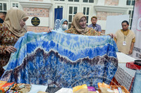 LAWATAN RASMI KEBAWAH DYMM SPB RAJA PERMAISURI AGONG KE PAMERAN DYECO TEXTILE ECO EXPLORATION OF NATURAL DYES