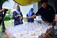 GOTONG ROYONG BUBUR LAMBUK DI SURAU AL- FALAH
