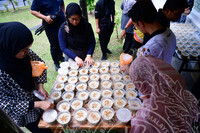 GOTONG ROYONG BUBUR LAMBUK DI SURAU AL- FALAH