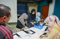 BENGKEL KONSERVASI TEKSTIL : PENJAGAAN PAKAIAN ISTIADAT PREVENTIF DAN KURATIF