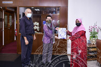 MAJLIS PERSARAAN PUAN ZALEHA BINTI TASRIB DIHADAPAN BILIK DATO KP