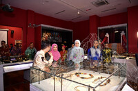 MAJLIS PERASMIAN PAMERAN RAHSIA KEBAYA DI MUZIUM TEKSTIL NEGARA DISEMPURNAKAN OLEH TENGKU PERMAISURI SELANGOR, DYMM TENGKU PERMAISURI HAJAH NORASHIKIN (ALBUM 1)