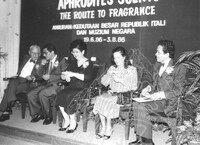 PAMERAN BAU AFRODIT PUNCA KEHARUMAN