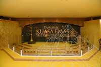 PAMERAN KUASA EMAS